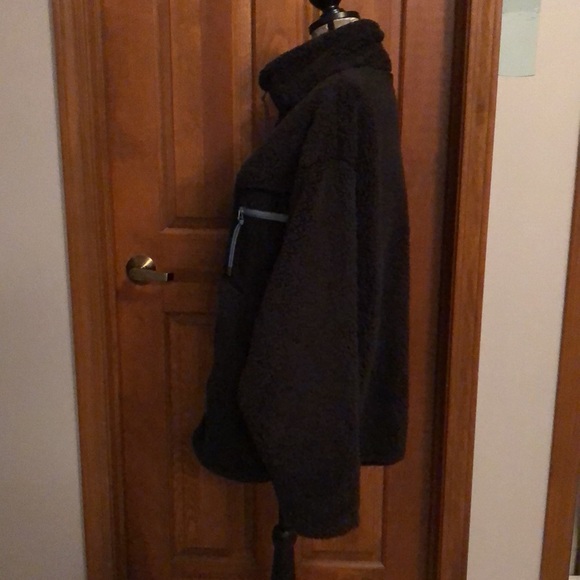 NWT Urban Outfitters black sherpa jacket with blue zippers and corduroy details - Picture 2 of 13